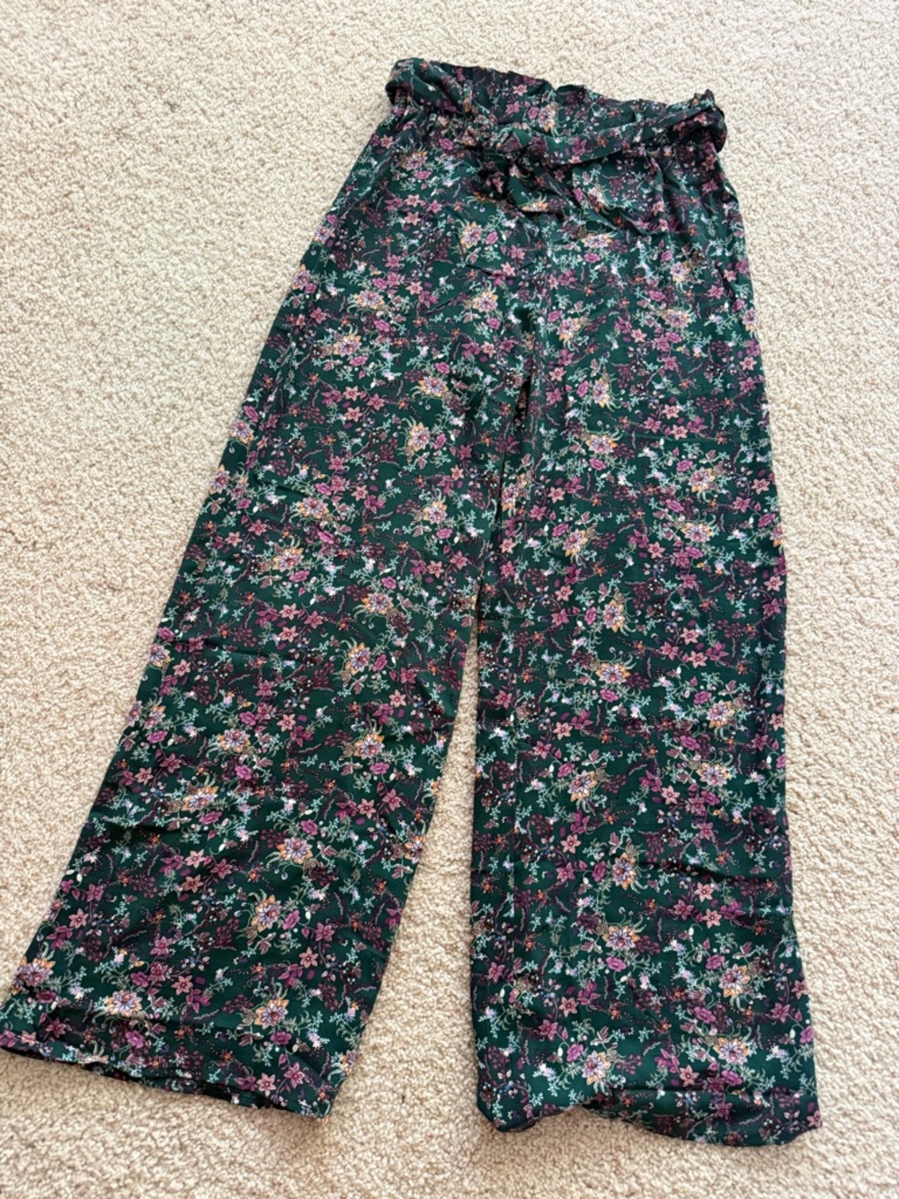 FRANCESCA’S Wide Leg Floral Print Pants in Dark Green